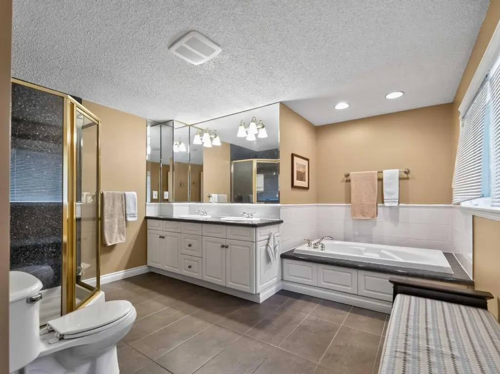10723 Maplebend Drive SE Calgary AB T2J 1X3