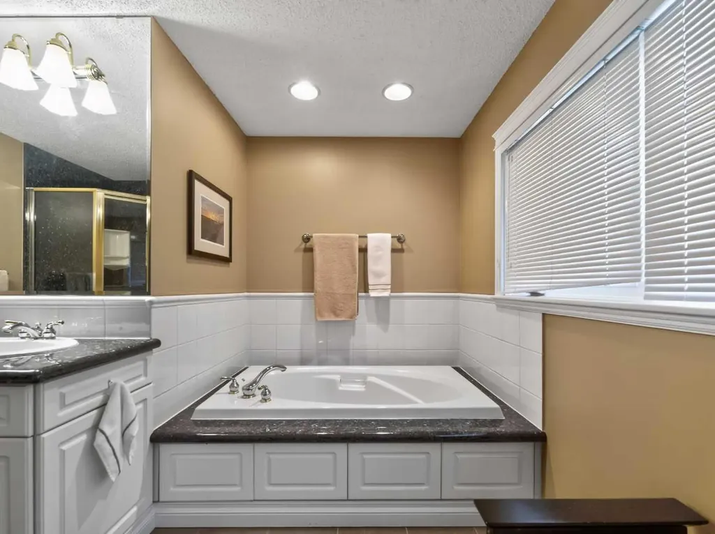 10723 Maplebend Drive SE Calgary AB T2J 1X3