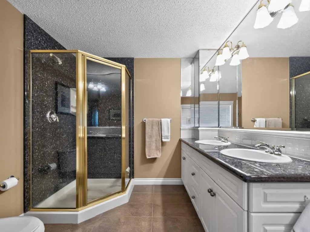 10723 Maplebend Drive SE Calgary AB T2J 1X3