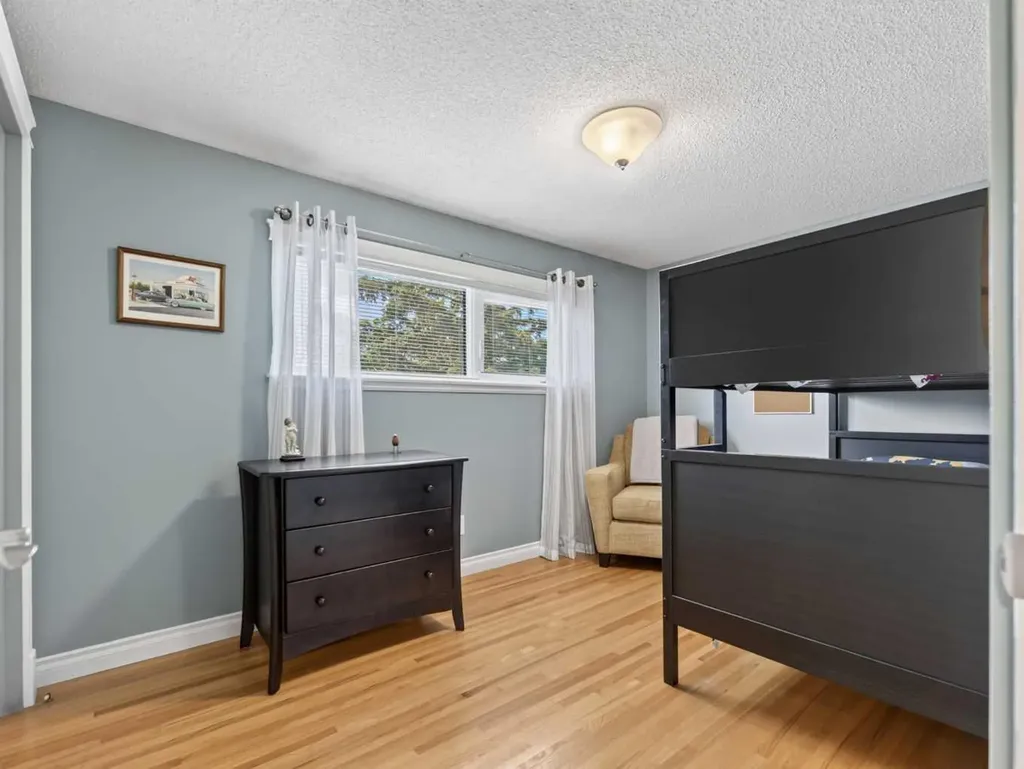 10723 Maplebend Drive SE Calgary AB T2J 1X3
