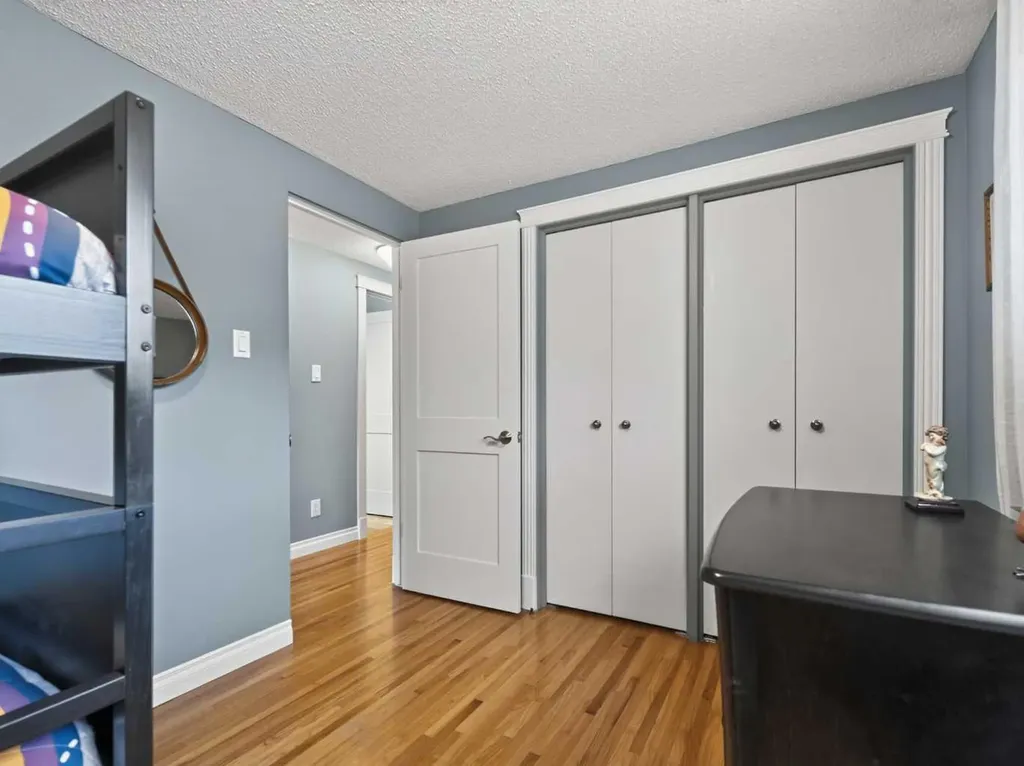 10723 Maplebend Drive SE Calgary AB T2J 1X3
