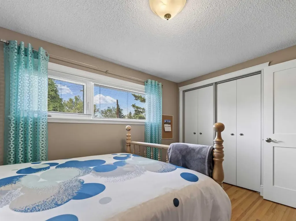 10723 Maplebend Drive SE Calgary AB T2J 1X3