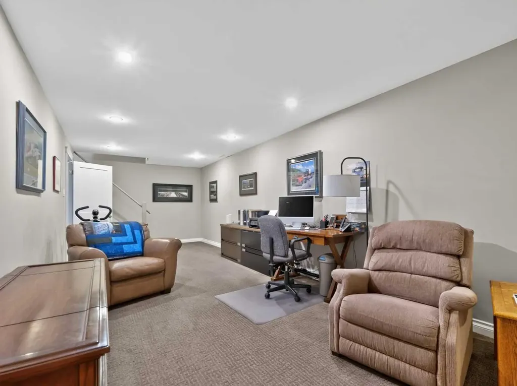 10723 Maplebend Drive SE Calgary AB T2J 1X3