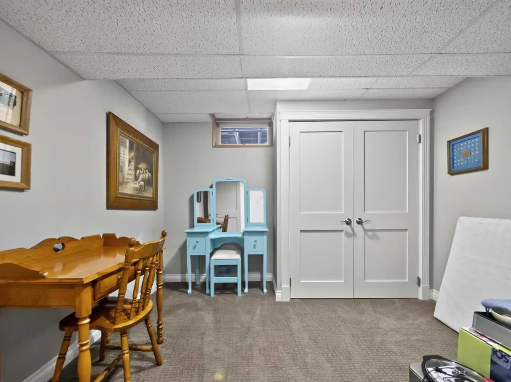 10723 Maplebend Drive SE Calgary AB T2J 1X3