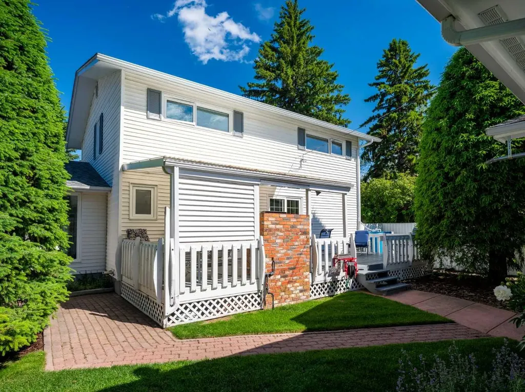 10723 Maplebend Drive SE Calgary AB T2J 1X3