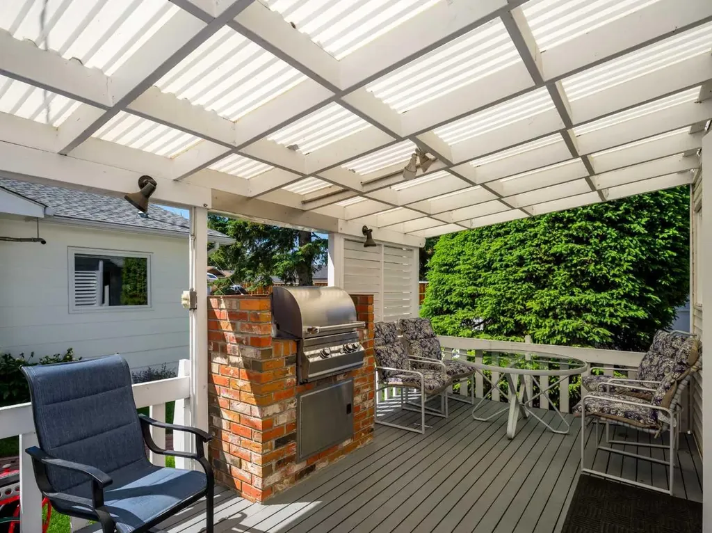 10723 Maplebend Drive SE Calgary AB T2J 1X3