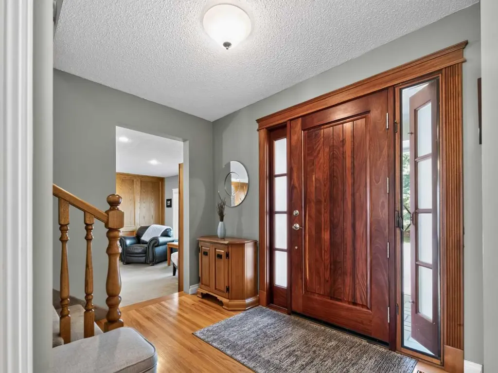 10723 Maplebend Drive SE Calgary AB T2J 1X3