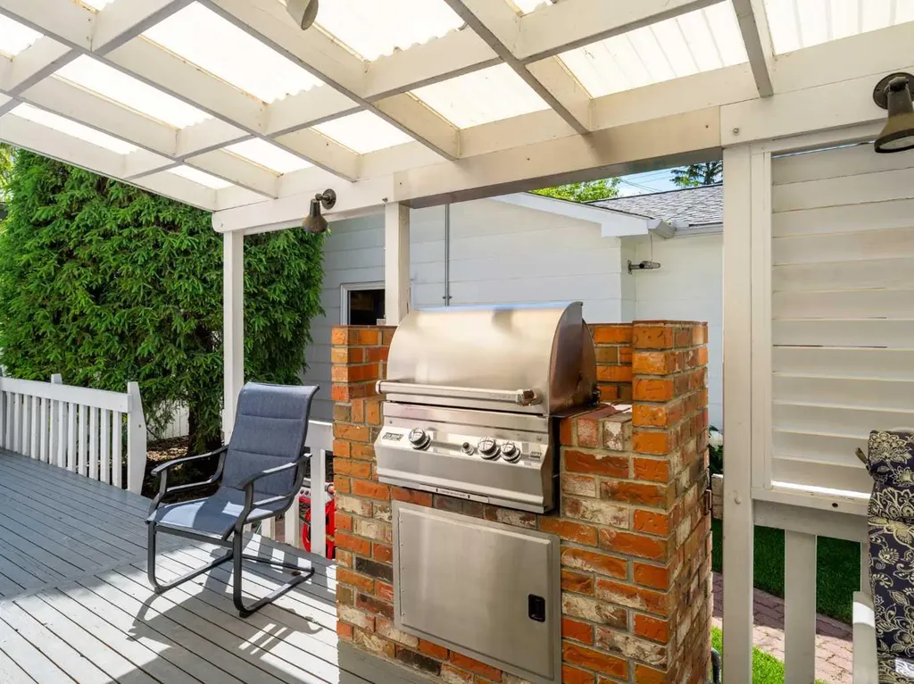 10723 Maplebend Drive SE Calgary AB T2J 1X3