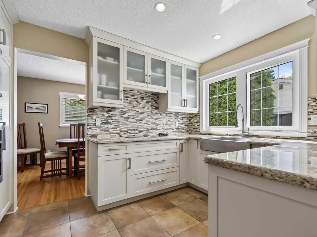 10723 Maplebend Drive SE Calgary AB T2J 1X3