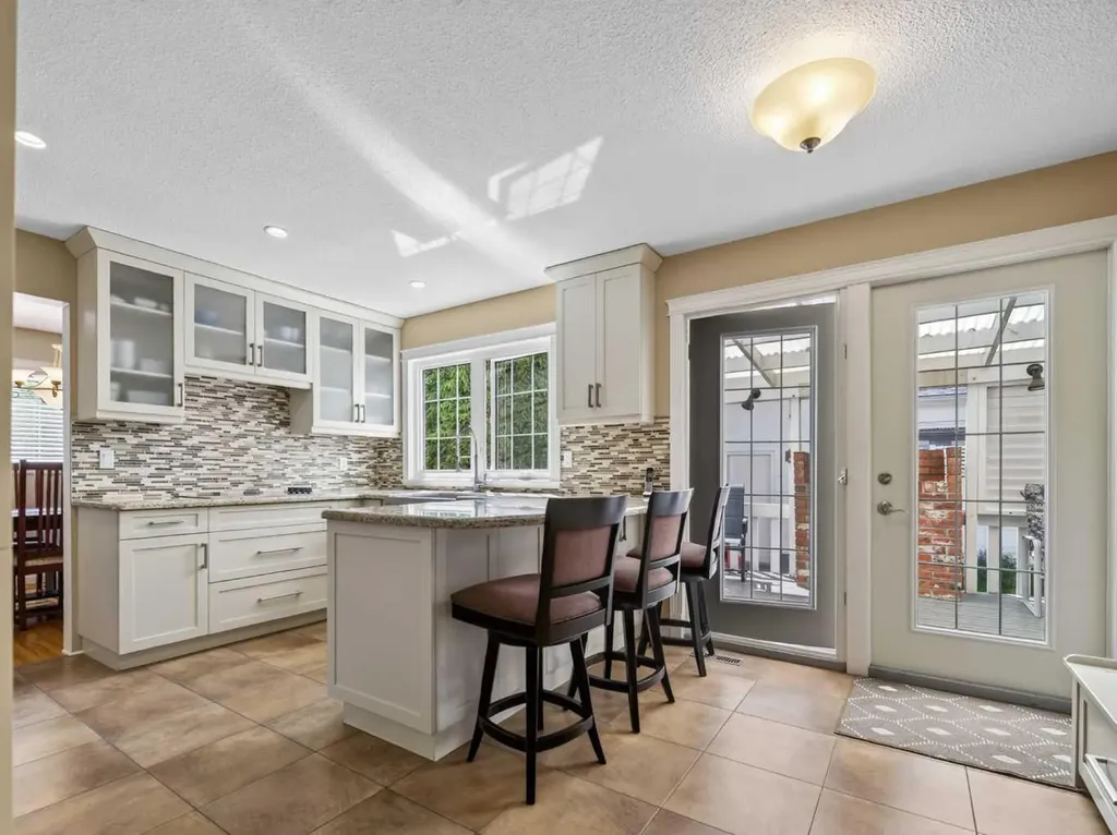 10723 Maplebend Drive SE Calgary AB T2J 1X3