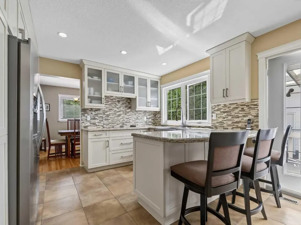 10723 Maplebend Drive SE Calgary AB T2J 1X3