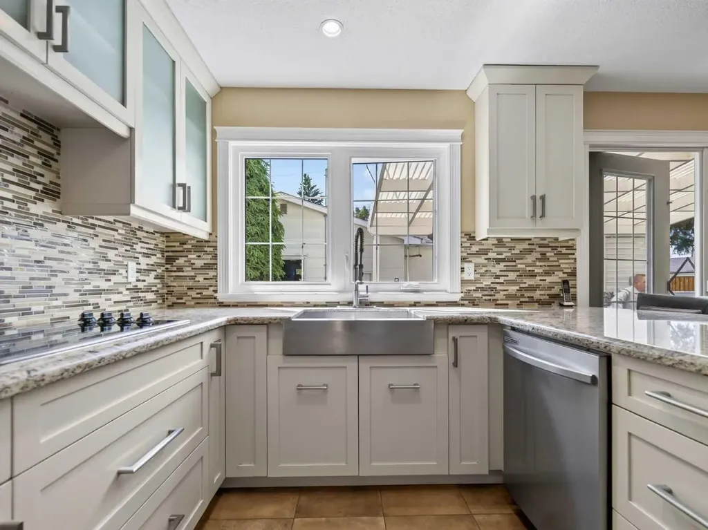 10723 Maplebend Drive SE Calgary AB T2J 1X3