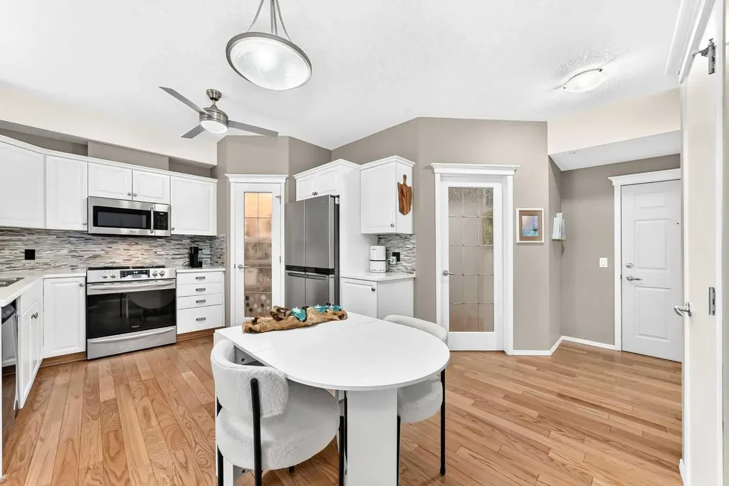 15 Everstone Drive SW Calgary AB T2Y 5B5