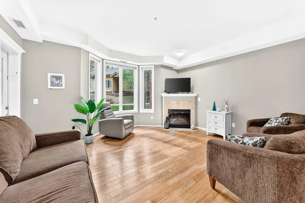 15 Everstone Drive SW Calgary AB T2Y 5B5