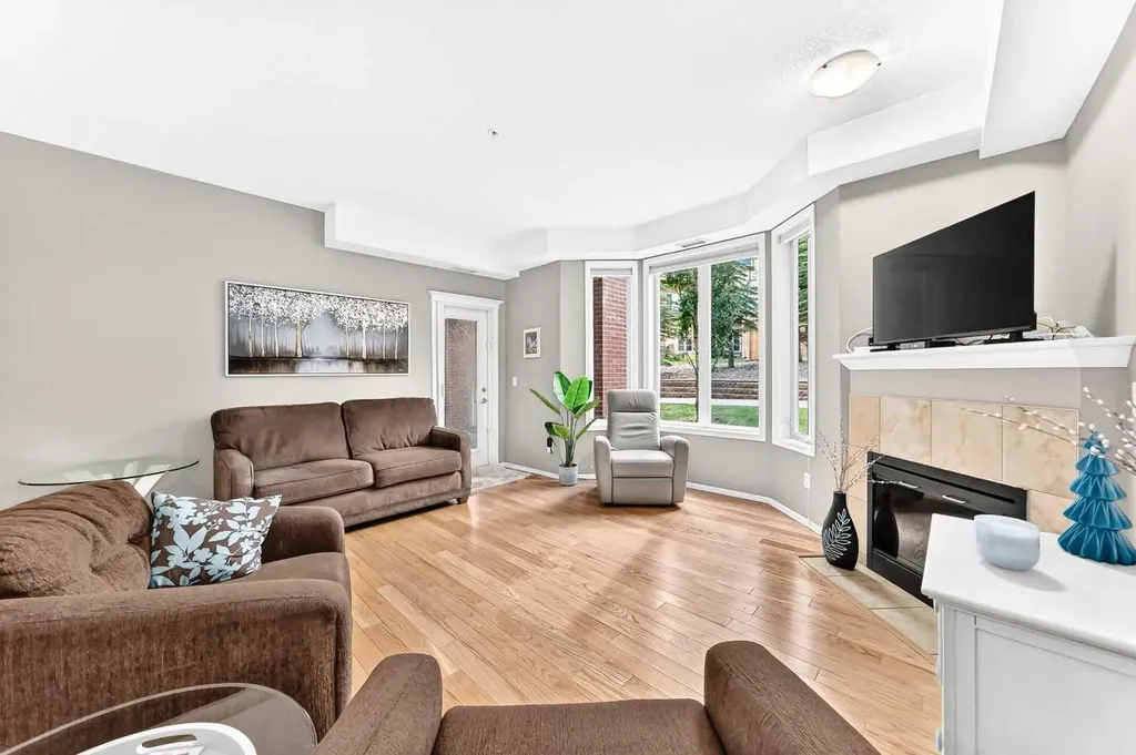 15 Everstone Drive SW Calgary AB T2Y 5B5