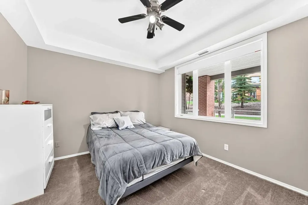 15 Everstone Drive SW Calgary AB T2Y 5B5