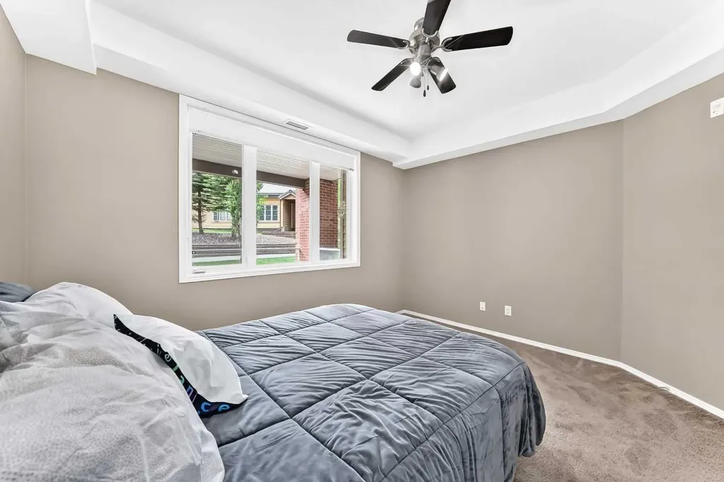 15 Everstone Drive SW Calgary AB T2Y 5B5