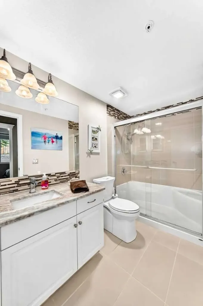 15 Everstone Drive SW Calgary AB T2Y 5B5