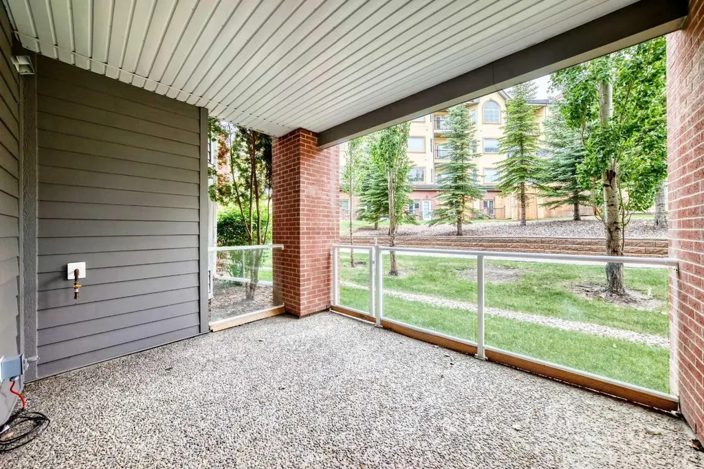 15 Everstone Drive SW Calgary AB T2Y 5B5