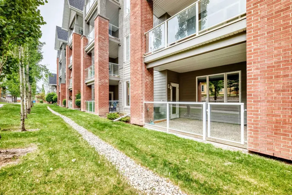 15 Everstone Drive SW Calgary AB T2Y 5B5