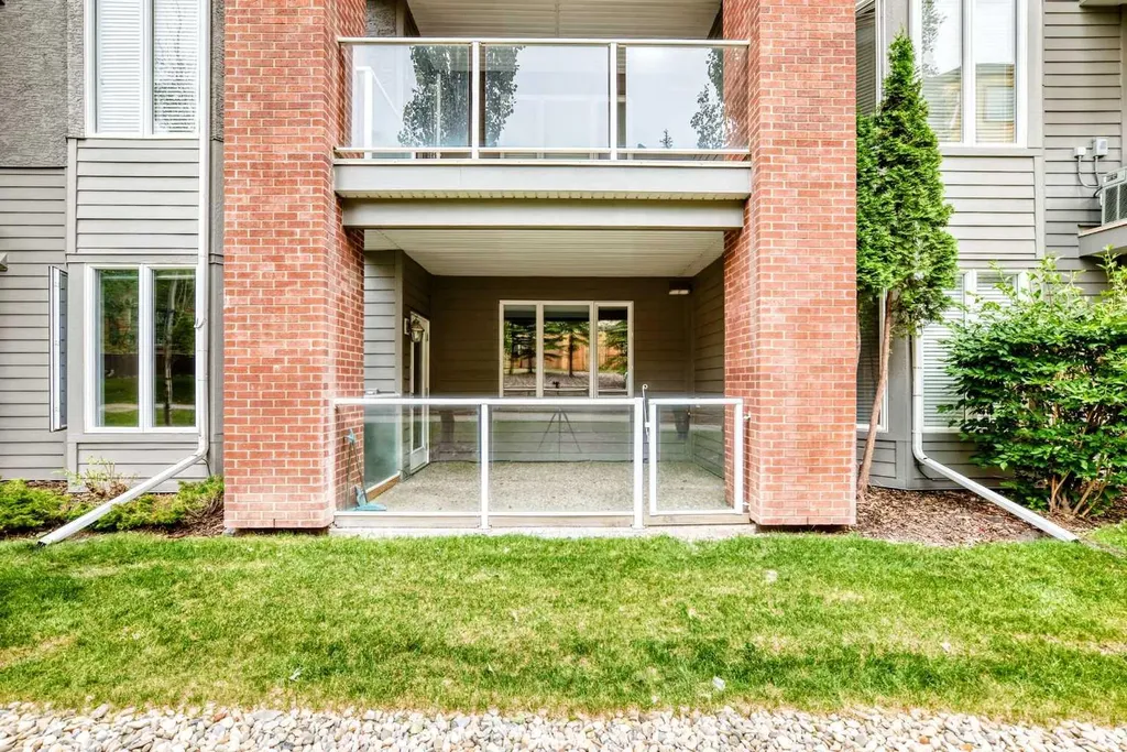 15 Everstone Drive SW Calgary AB T2Y 5B5