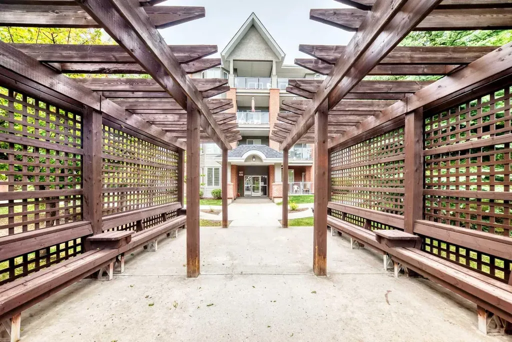15 Everstone Drive SW Calgary AB T2Y 5B5