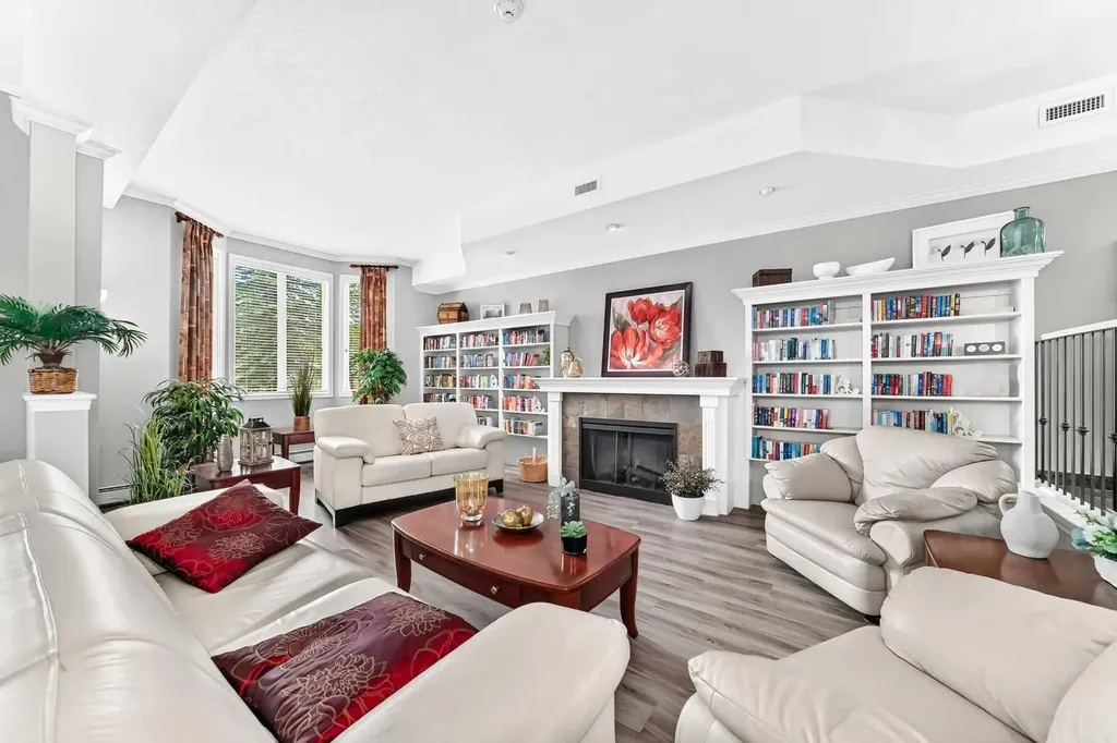 15 Everstone Drive SW Calgary AB T2Y 5B5