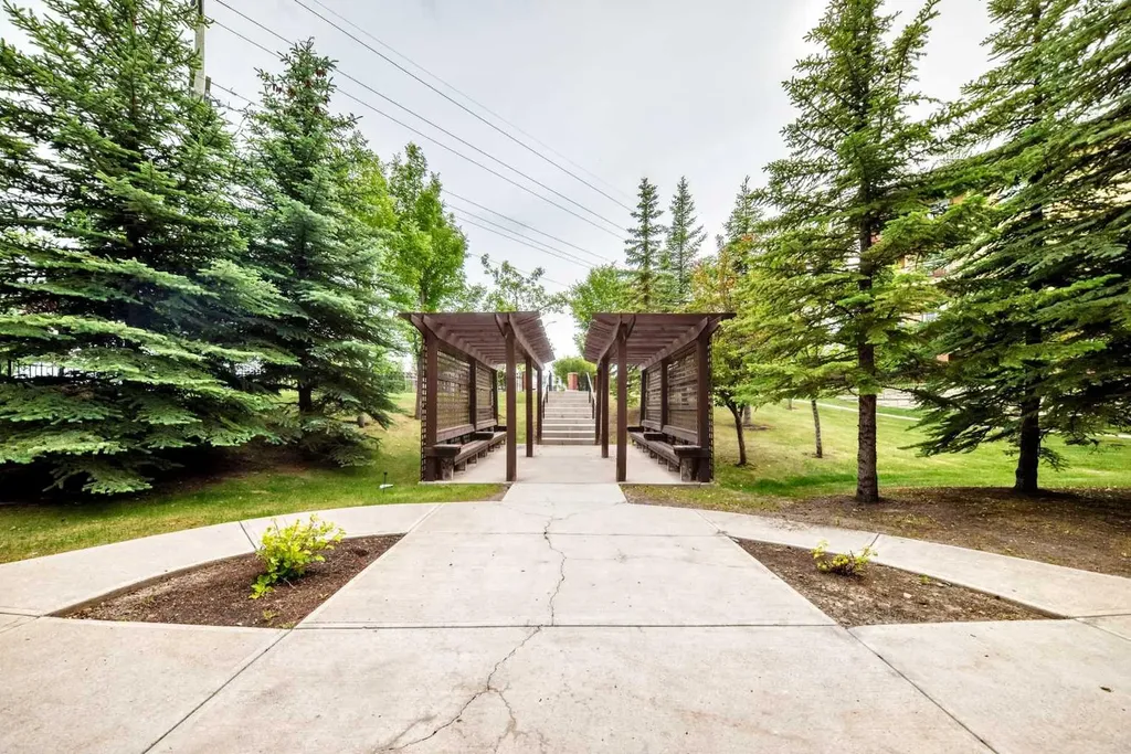 15 Everstone Drive SW Calgary AB T2Y 5B5