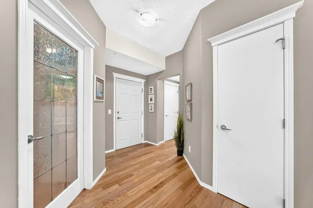 15 Everstone Drive SW Calgary AB T2Y 5B5