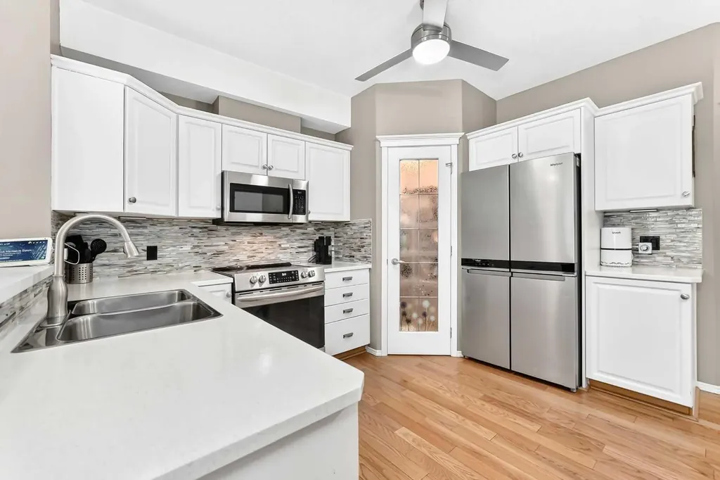 15 Everstone Drive SW Calgary AB T2Y 5B5