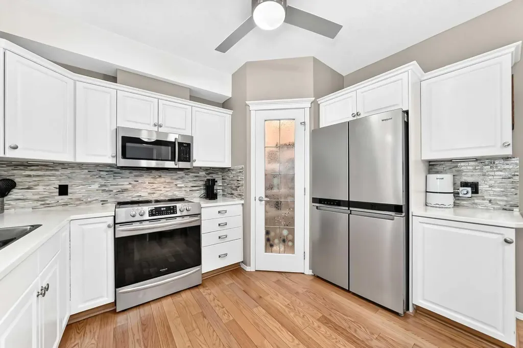 15 Everstone Drive SW Calgary AB T2Y 5B5