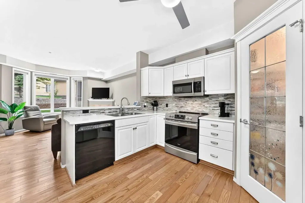 15 Everstone Drive SW Calgary AB T2Y 5B5