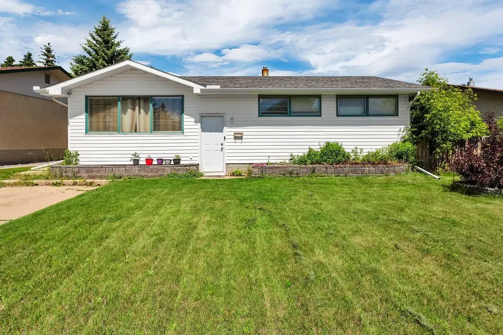 32 Otterbury Avenue Red Deer AB T4N 5A1