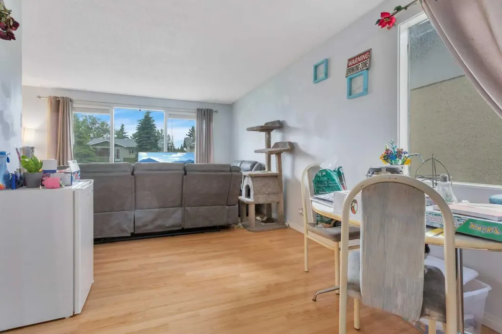 32 Otterbury Avenue Red Deer AB T4N 5A1