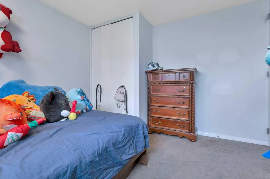 32 Otterbury Avenue Red Deer AB T4N 5A1