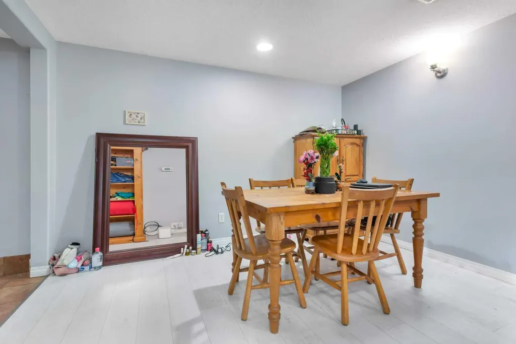 32 Otterbury Avenue Red Deer AB T4N 5A1