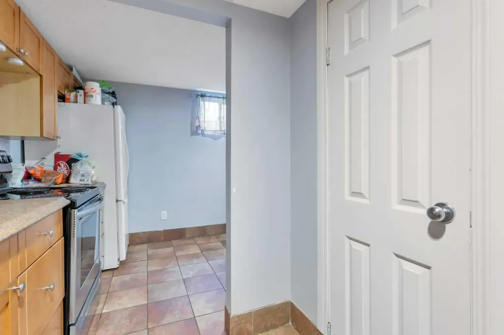 32 Otterbury Avenue Red Deer AB T4N 5A1