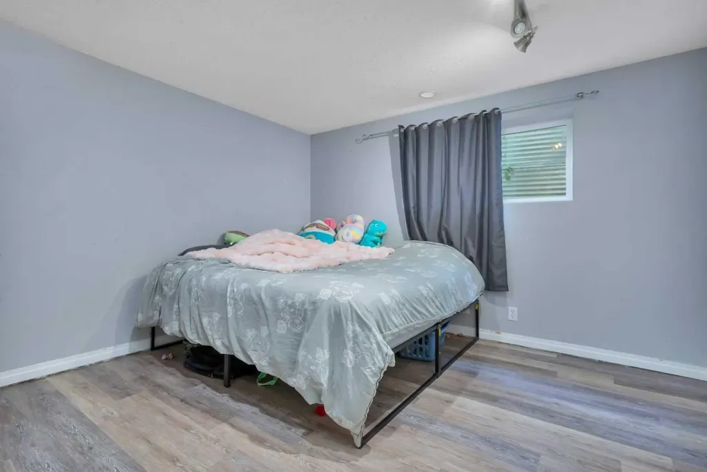 32 Otterbury Avenue Red Deer AB T4N 5A1