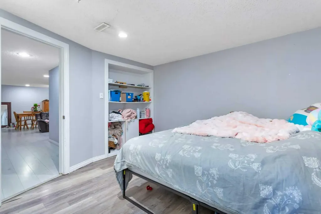 32 Otterbury Avenue Red Deer AB T4N 5A1
