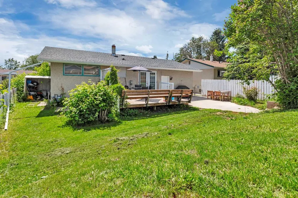 32 Otterbury Avenue Red Deer AB T4N 5A1