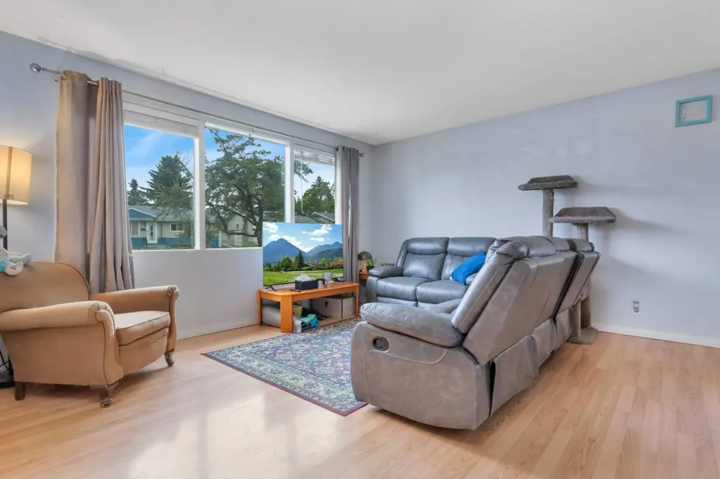 32 Otterbury Avenue Red Deer AB T4N 5A1