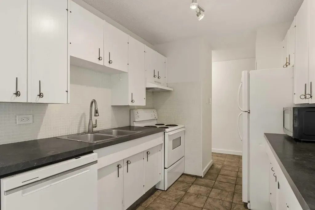 1620 8 Avenue NW Calgary AB T2N 1C4