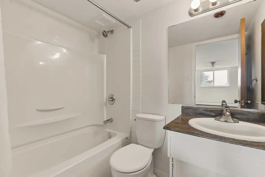 1620 8 Avenue NW Calgary AB T2N 1C4