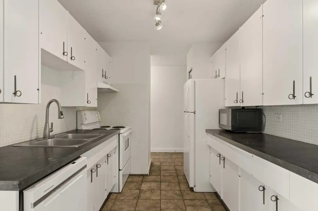 1620 8 Avenue NW Calgary AB T2N 1C4