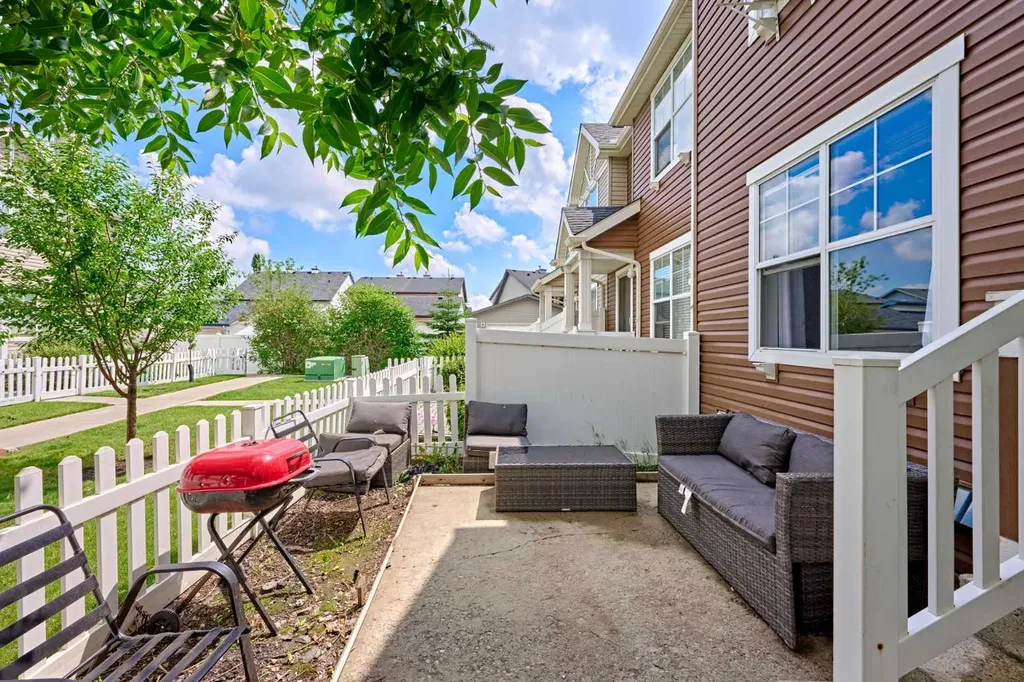 225 Elgin Gardens SE Calgary AB T2Z4T6