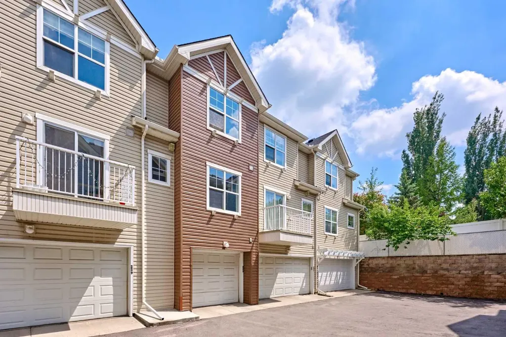 225 Elgin Gardens SE Calgary AB T2Z4T6