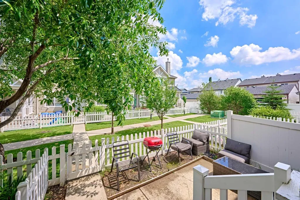 225 Elgin Gardens SE Calgary AB T2Z4T6
