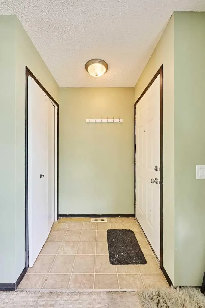 225 Elgin Gardens SE Calgary AB T2Z4T6