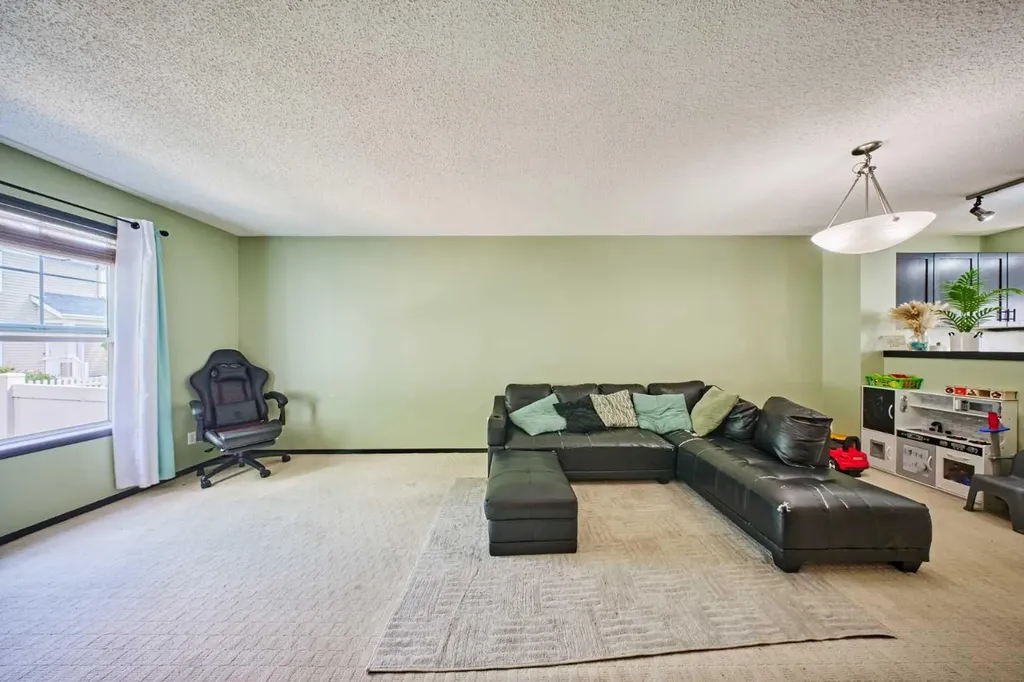 225 Elgin Gardens SE Calgary AB T2Z4T6