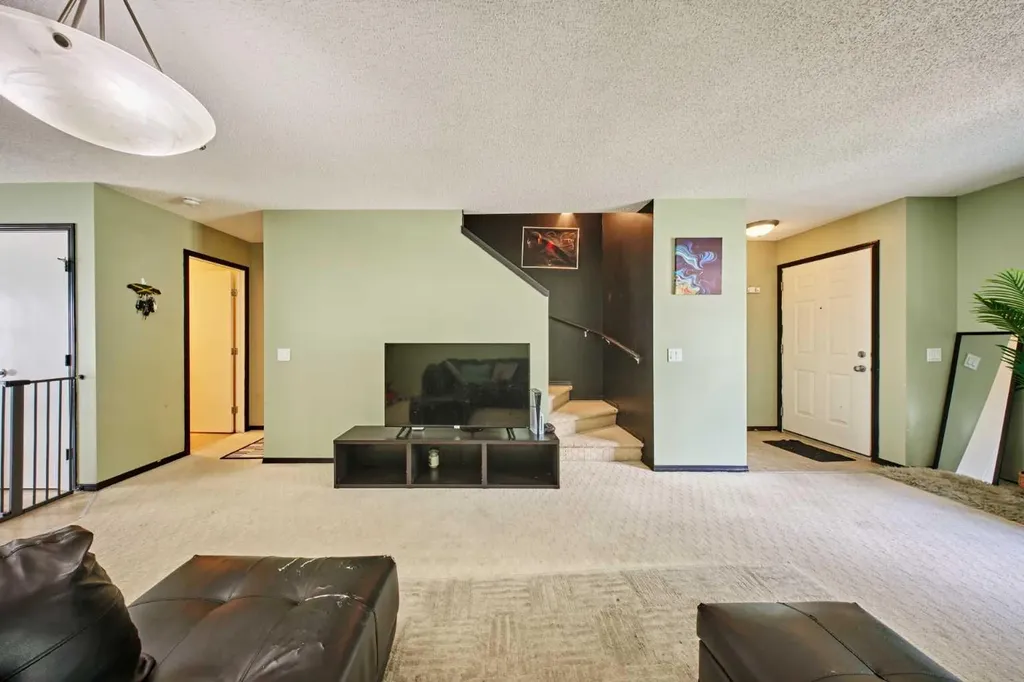 225 Elgin Gardens SE Calgary AB T2Z4T6